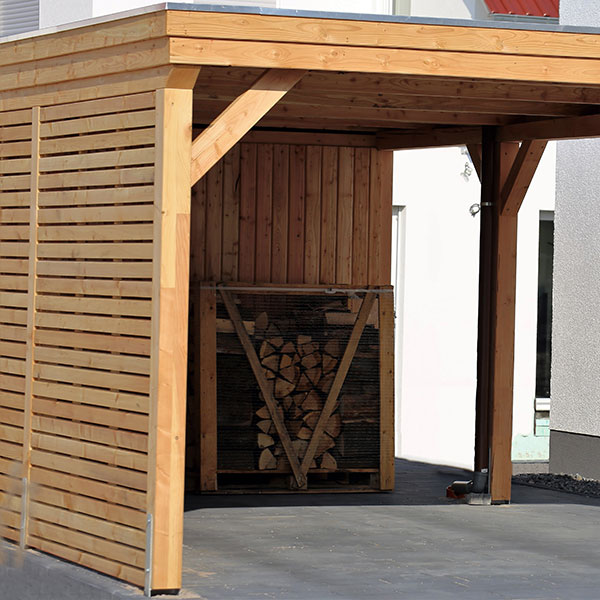 Ein Carport aus Holz - gefertigt von der Holzwerkstatt Käser.