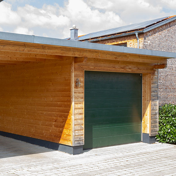 Eine Garage aus Holz - gefertigt von der Holzwerkstatt Käser.