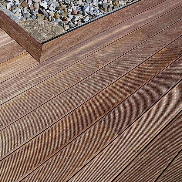 Ein Terrassenboden aus Holz - gefertigt von der Holzwerkstatt Käser.