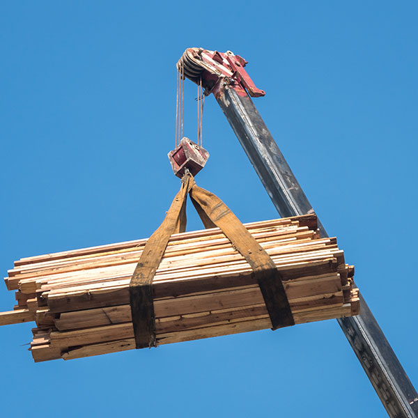 Der Kranservice der Holzwerkstatt Käser